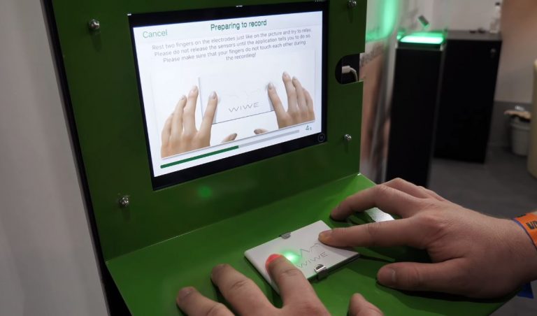 INNOVATÍV MAGYAR FEJLESZTÉS: ILYEN A MOBIL EKG, A WIWE